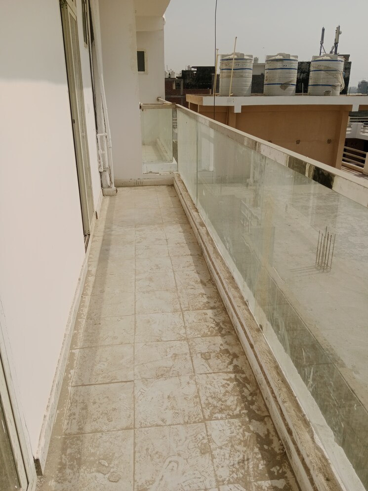 Balcony, sector 73 3 Bedroom 1350 Sq.Ft. Builder Floor In Sector 73 Noida 8243382