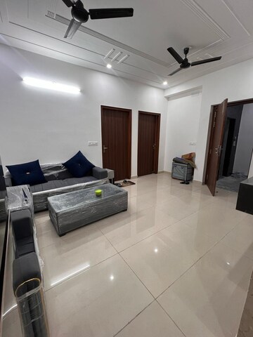 Team Area in 3 BHK Apartment at Sector 46 – for Rent
