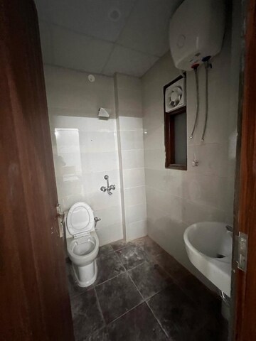Bathroom in 3 BHK Apartment at Sector 46 – for Rent