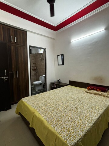 Bedroom in 2 BHK Builder Floor at Sector 43 – for Rent