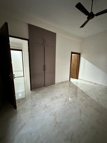 Room in 3 BHK Apartment at Sigma Iv Greater Noida – for Rent