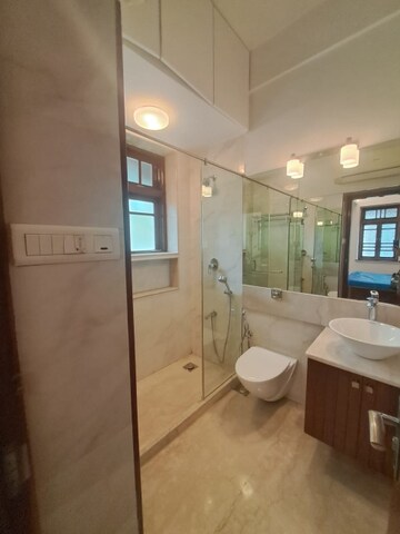 Bathroom in 1 BHK Apartment at Tardeo – for Rent