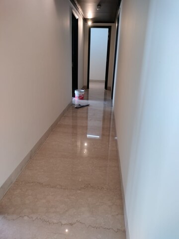 Room in 5 BHK Apartment at Salcon The Verandas, Sector 54 – for Sale