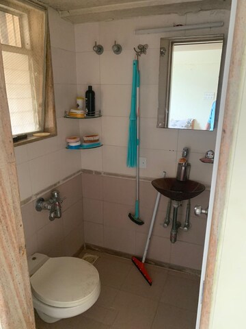 Master Bedroom in 3 BHK Apartment at Vile Parle East – for Rent