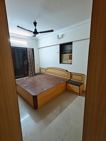 Bedroom in 2 BHK Apartment at Vile Parle East – for Rent