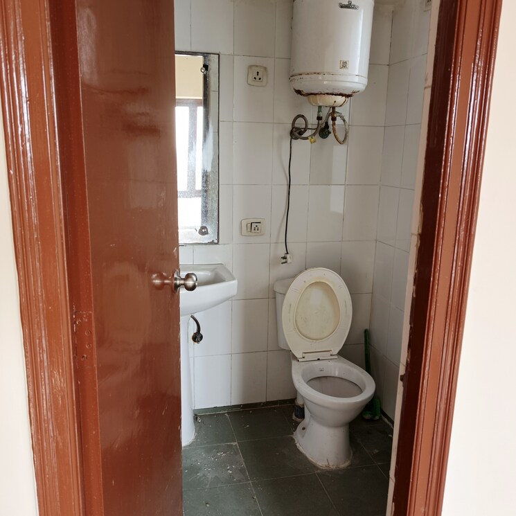 Bathroom, bptp-park-elite-floors-sector-88 3 Bedroom 250 Sq.Yd. Builder Floor In Sector 88 Faridabad 8243717