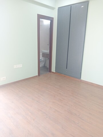 Room in 2 BHK Apartment at M3M Escala, Sector 70a – for Rent