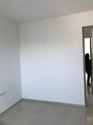 Room in 2 BHK Apartment at Sheth Vasant Oasis, Andheri East – for Rent