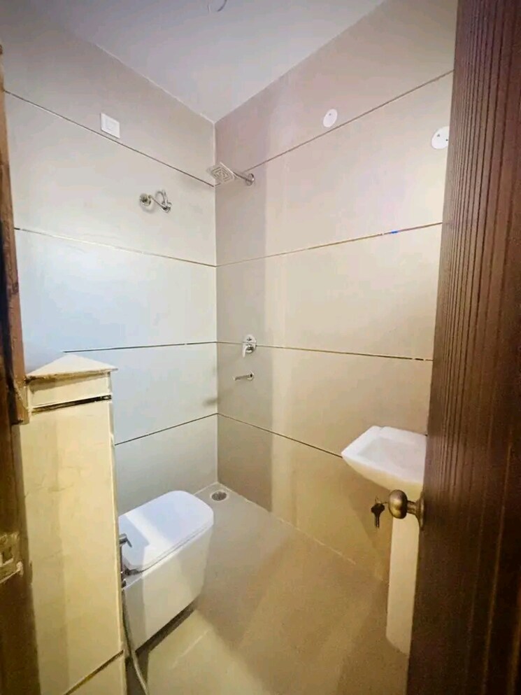 Bathroom, sector 123 3 Bedroom 100 Sq.Yd. Independent House In Sector 123 Mohali 8243721