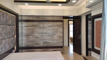 Room in 3 BHK Apartment at S Raheja Sapphire, Santacruz West – for Rent