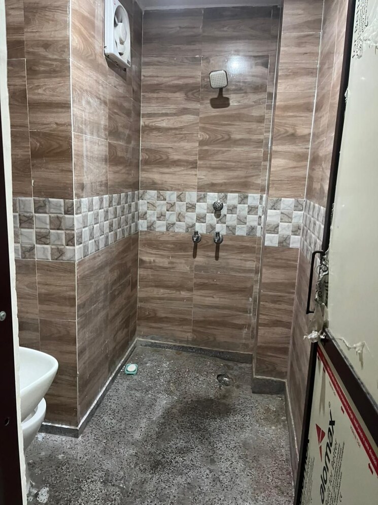 Bathroom, palm-residency-chhatarpur 4 Bedroom 65 Sq.Yd. Independent House In Chattarpur Delhi 8243727