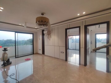 Room in 3 BHK Builder Floor at Sector 26a – for Sale