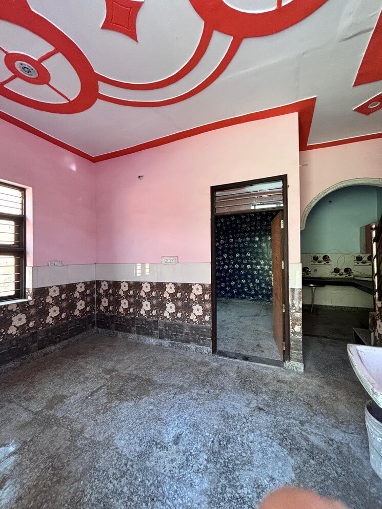  Parking, sector 50 2 Bedroom 50 Sq.Yd. Independent House In Sector 50 Faridabad 8243785