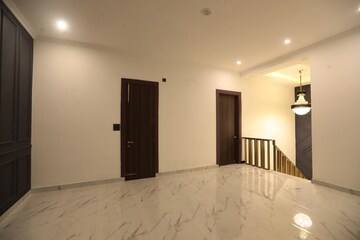 Room in 3 BHK Builder Floor at Ansal Sushant Lok I, Sector 43 – for Rent