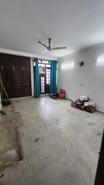 Room in 3 BHK Builder Floor at Greater Kailash I – for Rent