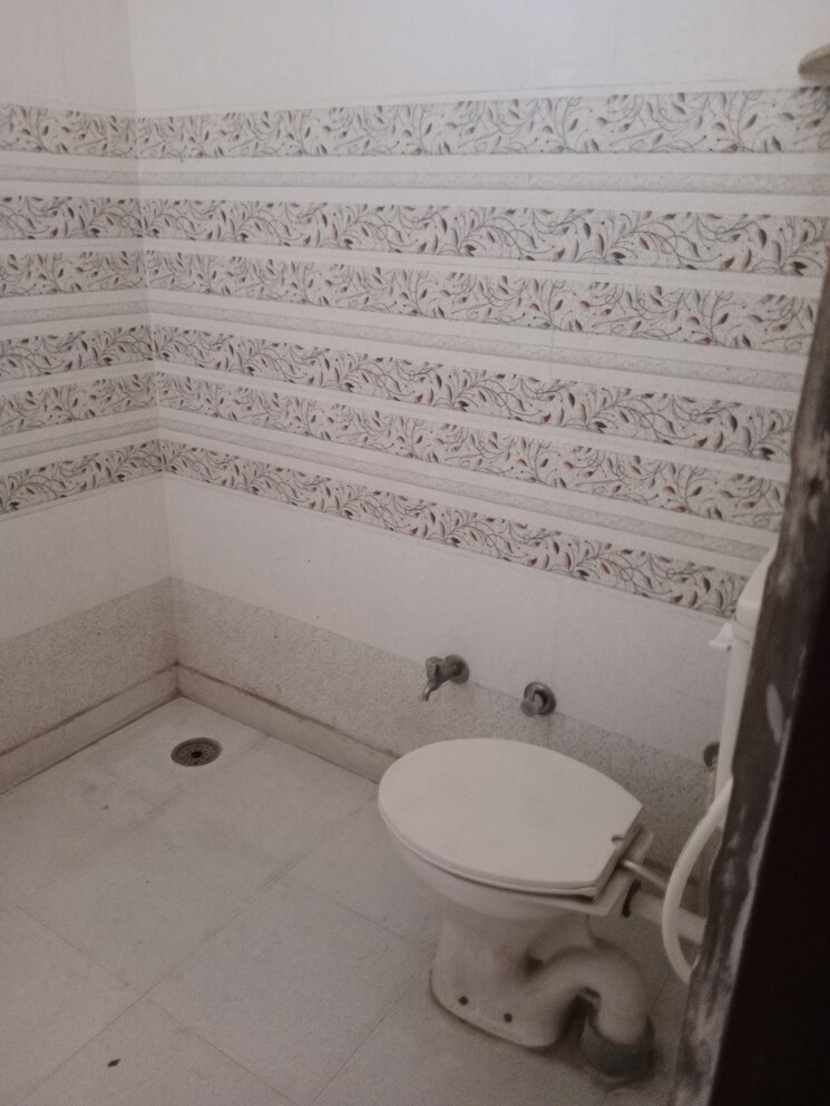 Bathroom, sector 8 3 Bedroom 1853 Sq.Ft. Builder Floor In Sector 8 Panipat 8243890