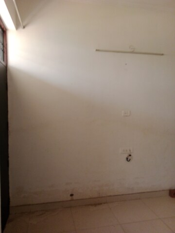 Room in 3 BHK Builder Floor at Sector 8 – for Rent