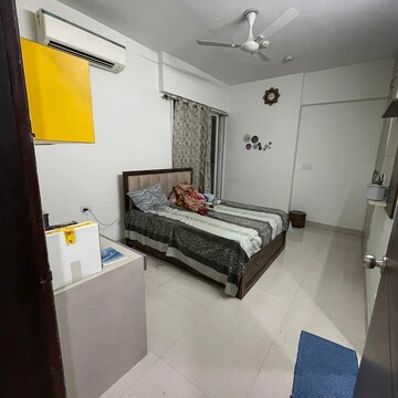 Team Area in 3 BHK Apartment at Mahagun Mirabella, Sector 79 – for Rent