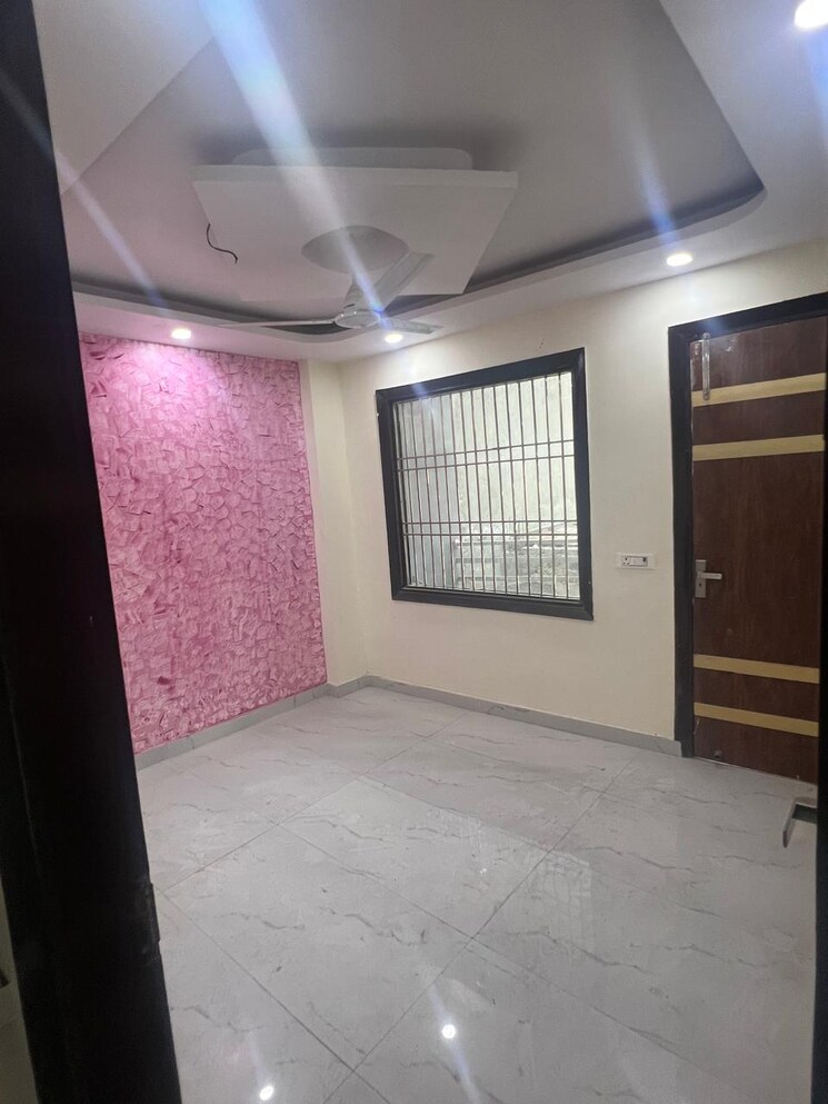 Room, burari 2 Bedroom 70 Sq.Yd. Builder Floor In Burari Delhi 8243982