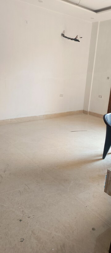 Room in 4 BHK Builder Floor at BPTP Park Central, Sector 85 – for Sale