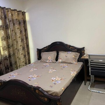 Room in 3 BHK Apartment at Supertech Cape Town, Sector 74 – for Rent