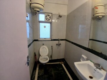 Bathroom in 2 BHK Apartment at DLF Regency Park I, Dlf Phase iv – for Rent