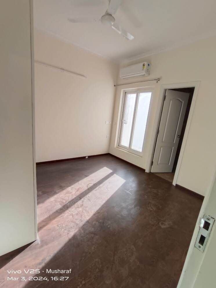 Room, shree-vardhman-victoria 3 Bedroom 1950 Sq.Ft. Apartment In Sector 70 Gurgaon 8244374