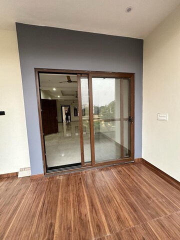Room in 4 BHK Apartment at Migsun Vilaasa, Eta Ii Greater Noida – for Rent