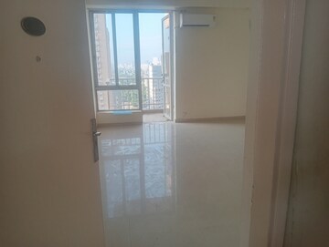 Room in 2 BHK Apartment at Emaar Emerald Estate, Sector 65 – for Rent
