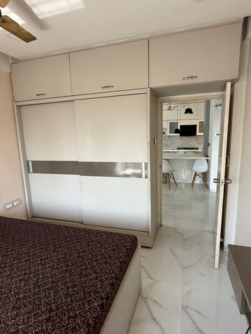 Room in 2 BHK Apartment at Jupiter Apartment Andheri, Andheri West – for Rent