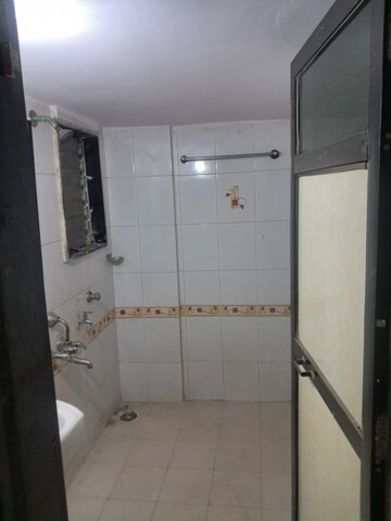 Bathroom in 1.5 BHK Apartment at Dombivli West – for Rent