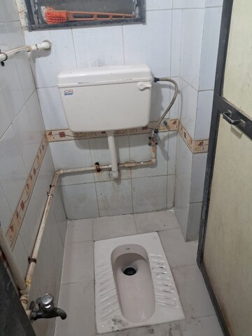 Bathroom in 1.5 BHK Apartment at Dombivli West – for Rent