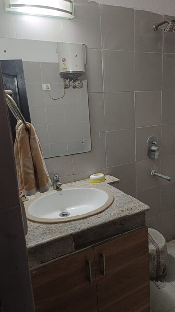 Bathroom in 3.5 BHK Apartment at Emaar Emerald Estate, Sector 65 – for Rent