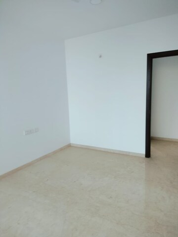 Room in 3 BHK Apartment at Oberoi Sky City, Borivali East – for Rent