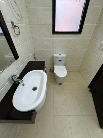 Bathroom in 3.5 BHK Apartment at SS Almeria, Sector 84 – for Rent