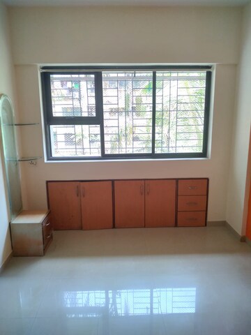 Room in 1 BHK Apartment at Spring Leaf 6 CHS, Kandivali East – for Rent