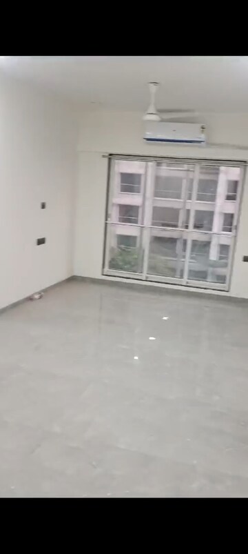 Room in 3 BHK Apartment at Sanghvi Infenia, Santacruz East – for Rent