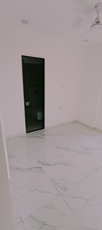 Room in 2 BHK Apartment at Dev Leo Tower, Oshiwara – for Rent
