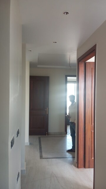 Building Lobby in 2 BHK Builder Floor at RWA Apartments Sector 50, Sector 50 – for Rent