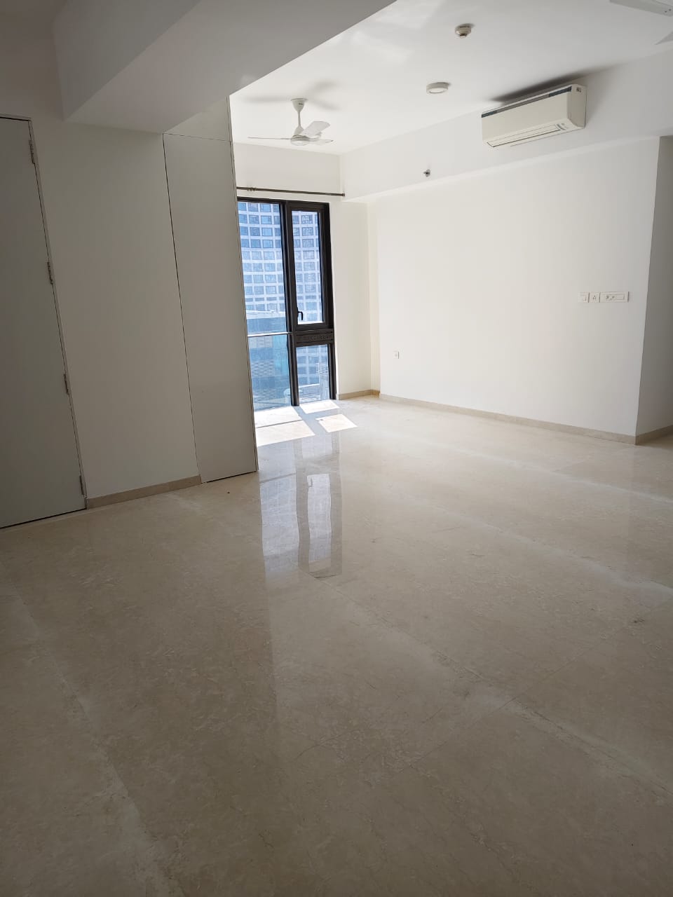 3.5 BHK + Servant Room Apartment For Sale in Lodha Aria