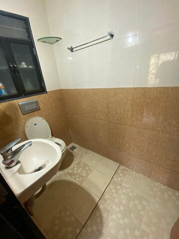 Furnished Amenities in 2 BHK Apartment at Lokhandwala Township Kandivali – for Rent