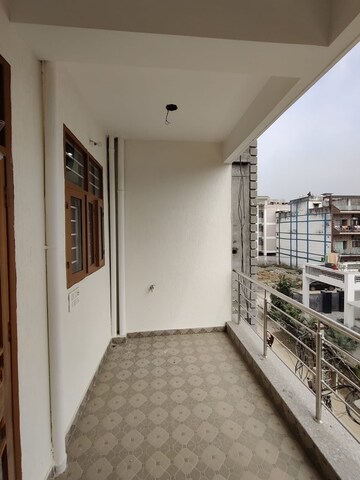 Room in 2 BHK Builder Floor at Gms Road – for Rent