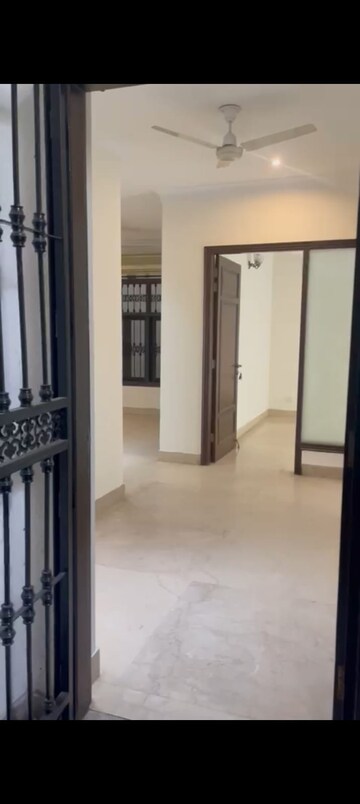 Room in 4 BHK Builder Floor at Safdarjang Enclave – for Sale
