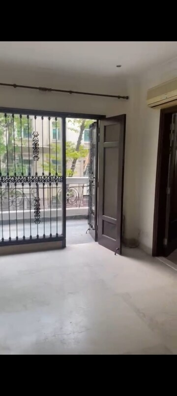 Room in 4 BHK Builder Floor at Safdarjang Enclave – for Sale