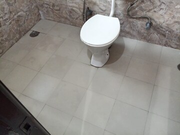 Bathroom in 1 BHK Apartment at Sector 51 – for Rent