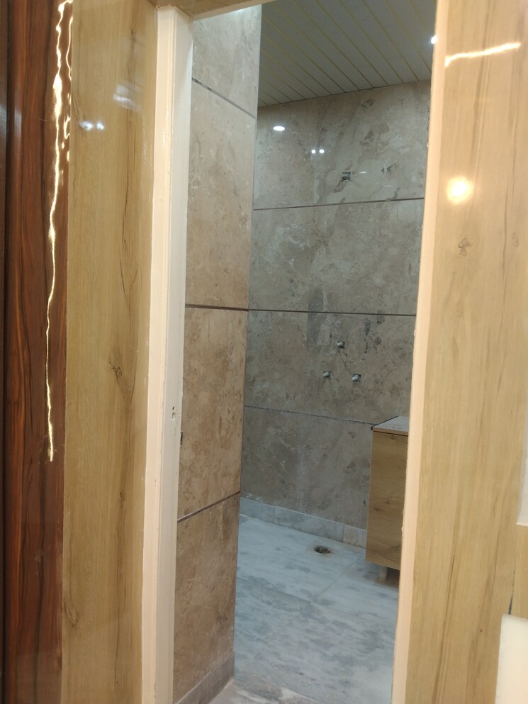 Bathroom, shakti khand 2 Bedroom 1150 Sq.Ft. Builder Floor In Shakti Khand Ghaziabad 8245378