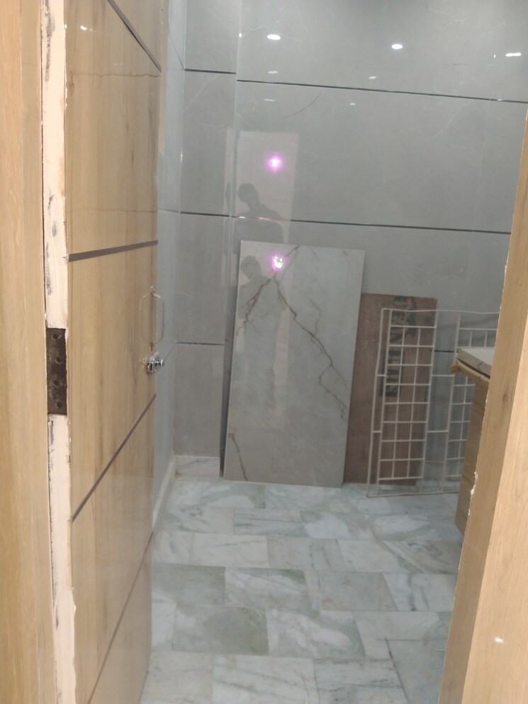 Bathroom, shakti khand 2 Bedroom 1150 Sq.Ft. Builder Floor In Shakti Khand Ghaziabad 8245378