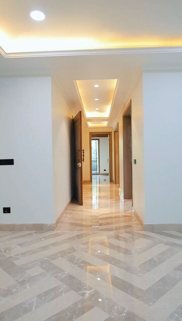 Room in 4 BHK Builder Floor at Ansal Sushant Lok I, Sector 43 – for Rent