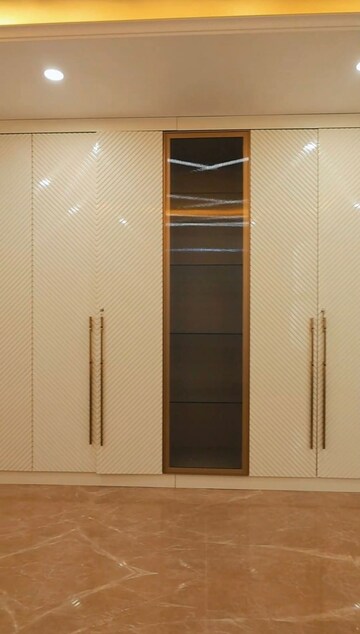 Room in 4 BHK Builder Floor at Ansal Sushant Lok I, Sector 43 – for Rent