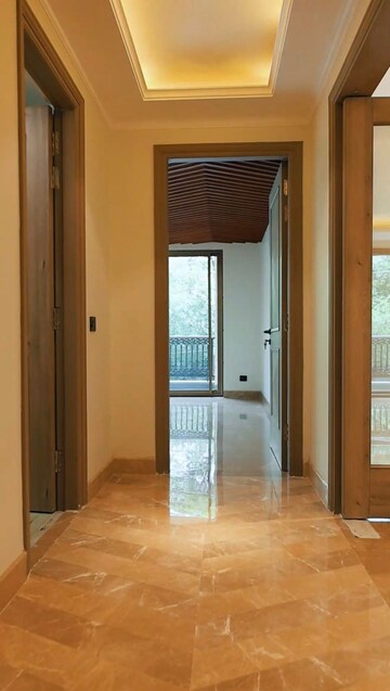 Room in 4 BHK Builder Floor at Ansal Sushant Lok I, Sector 43 – for Rent